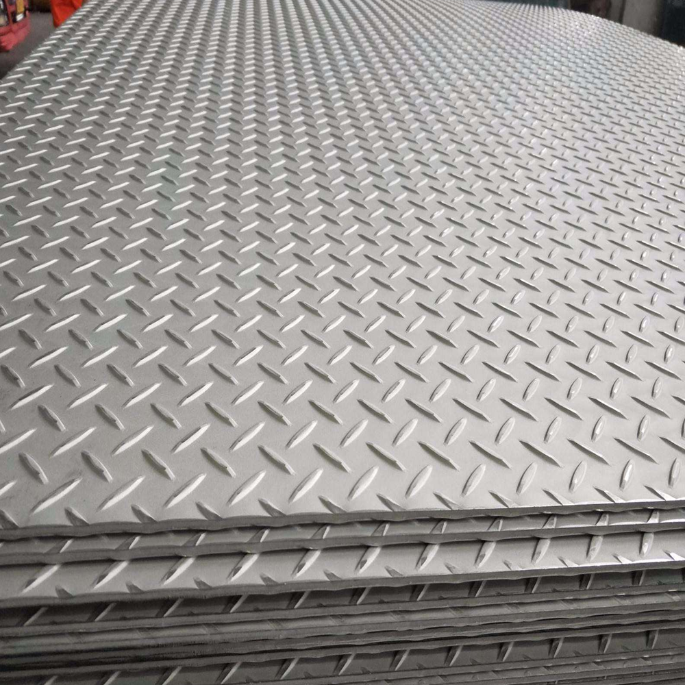 Antiskid Floor 304 4X8FT Diamond Stamped Checkered Stainless Steel Sheet For Metro Project